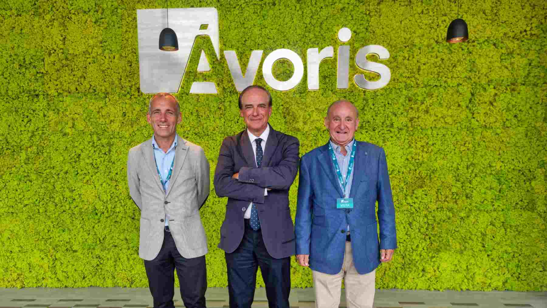 Toni Monjo, Vicente Fenollar y Francisco Martorell, en su visita a la sede de Ávoris.