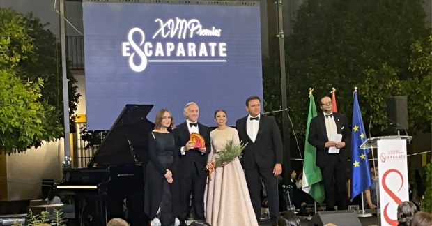 Eduardo Inda recibiendo el Premio Escaparate de Prensa 