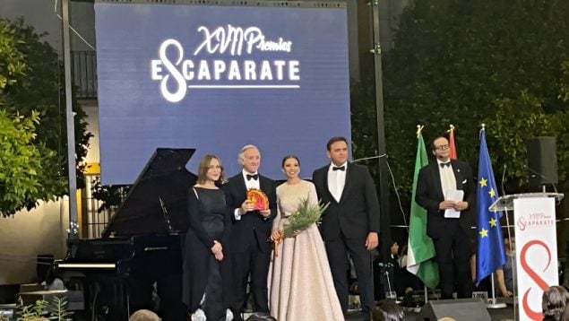 Eduardo Inda recibiendo el Premio Escaparate de Prensa