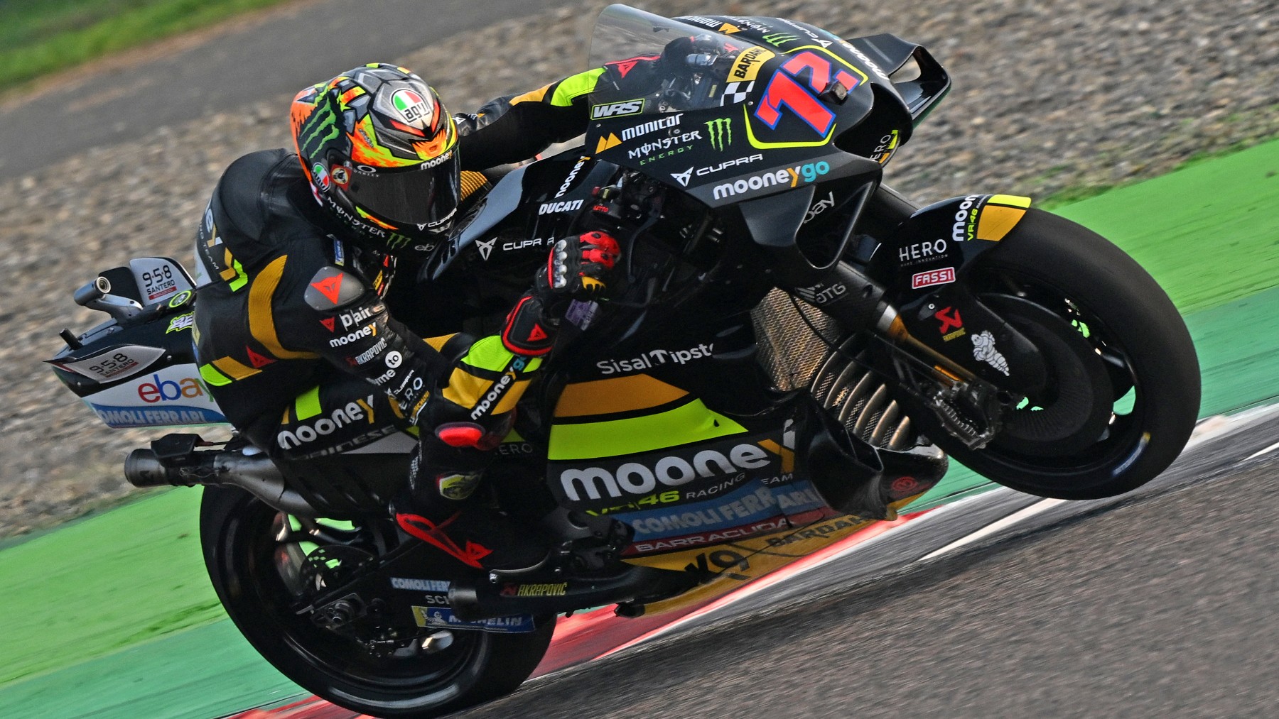 Marco Bezzecchi durante el GP de India de MotoGP. (AFP)