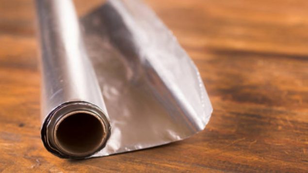 Puedes afilar las tijeras de modista en casa de forma fácil y rápida con el papel de aluminio en un truco que quizás no conocías