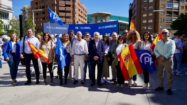 Una parte de la delegación melillense en la protesta del PP en Madrid contra la amnistía.