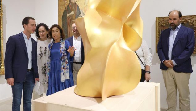 El presidente del Consell, Llorenç Galmés, visita la escultura ‘Sense Títol', de Joan Cortés, en el Museo de Mallorca