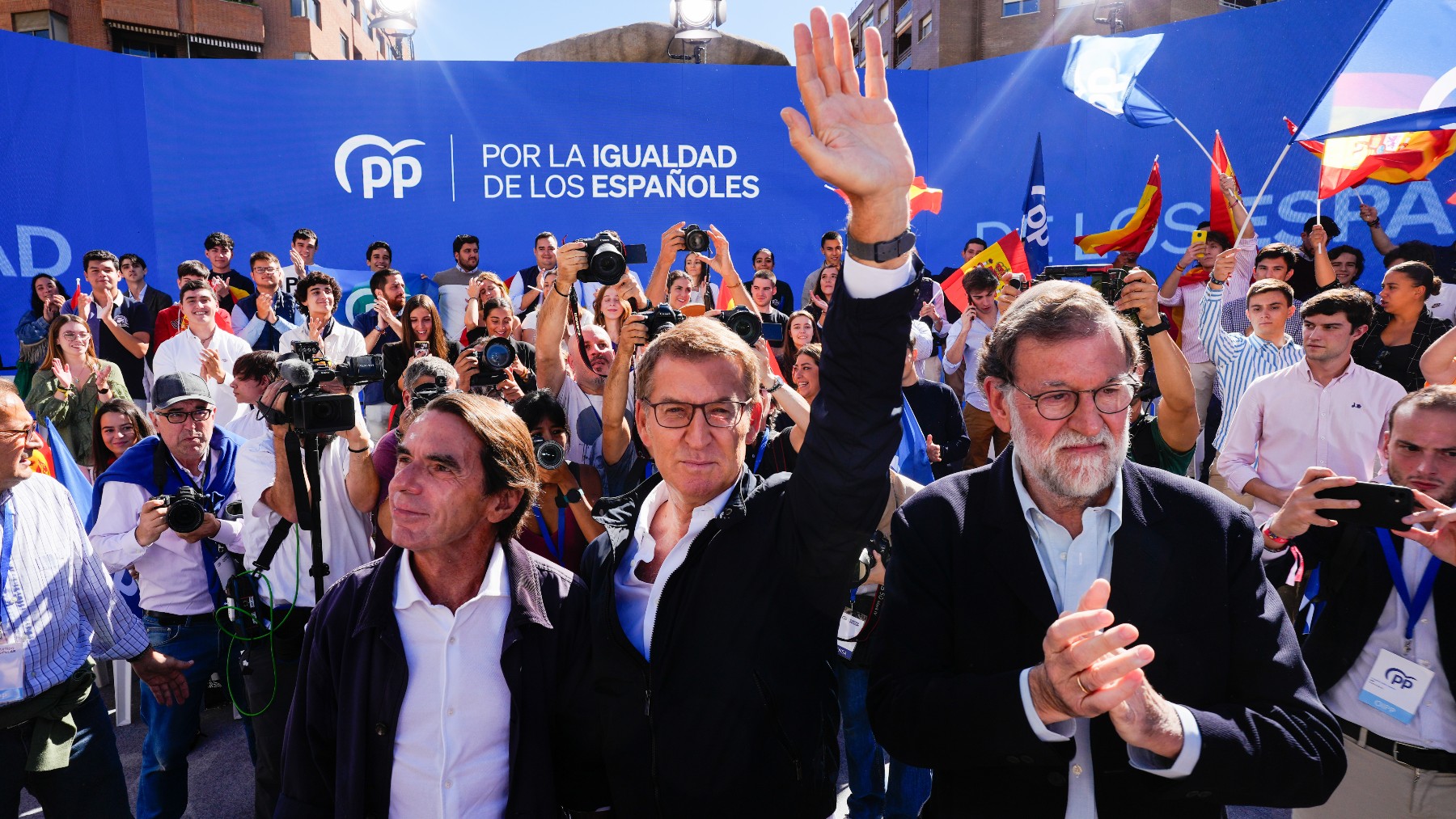 Feijóo, Aznar y Rajoy en el acto contra la amnistía en Madrid.