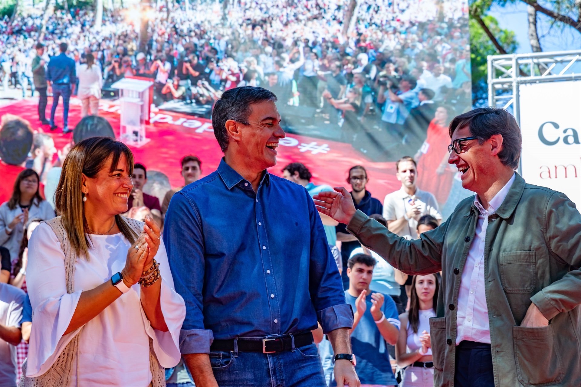 Sánchez con el líder del PSC Salvador Illa y la alcaldesa de Gavà Gemma Badia. Foto: Kike Rincón