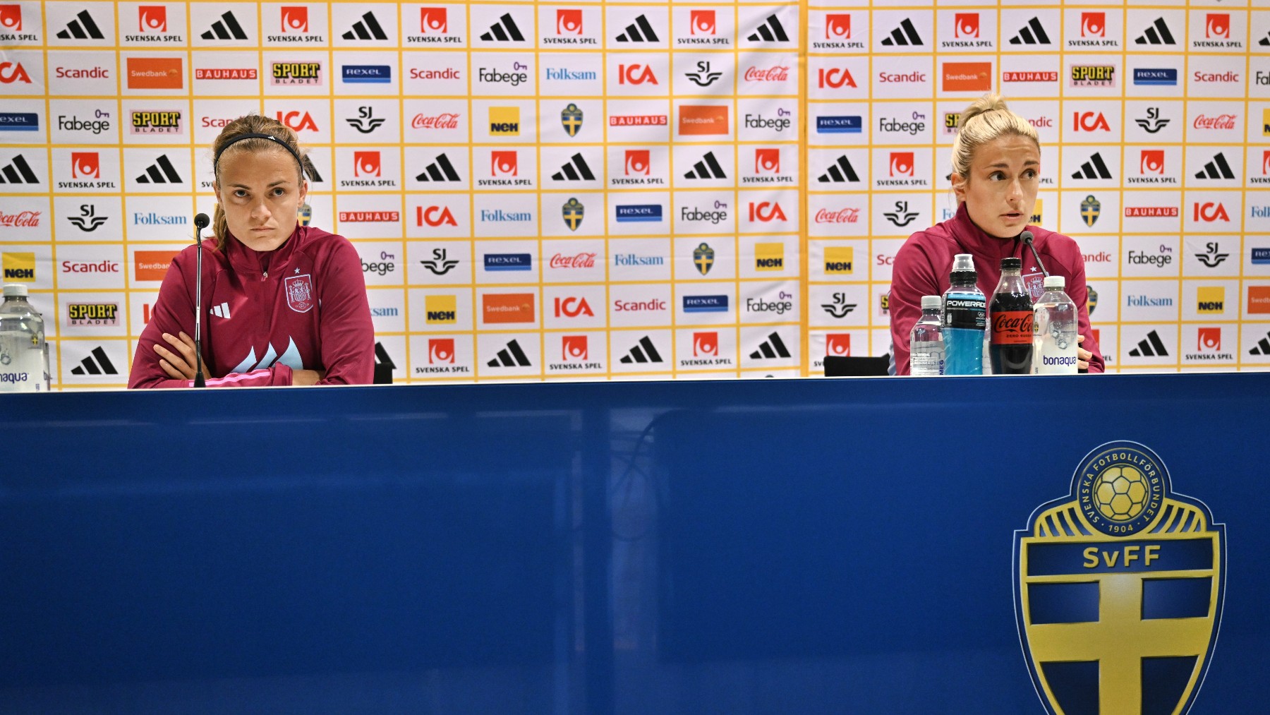 Irene Paredes y Alexia Putellas en la rueda de prensa previa al partido contra Suecia. (EFE)
