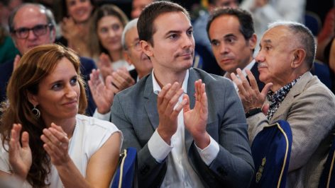 Mónica García y Juan Lobato.