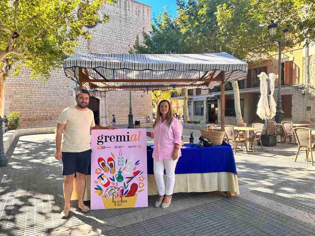 El alcalde de Alaró, Llorenç Perelló, y la regidora de Feria, Mari Cabañero, han presentado la Feria Gremial.
