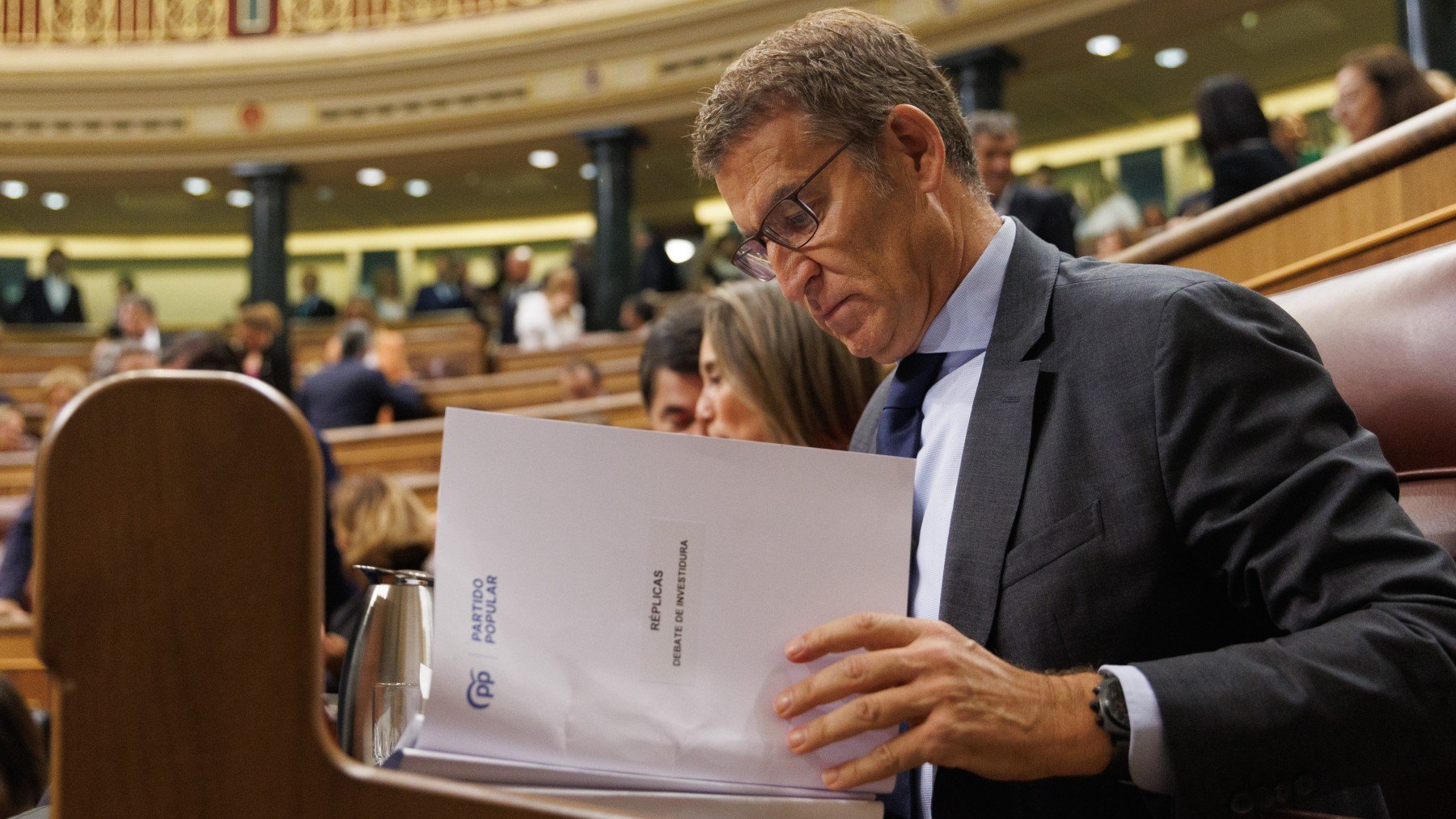 Alberto Núñez Feijóo, en su escaño en el Congreso. (Europa Press)