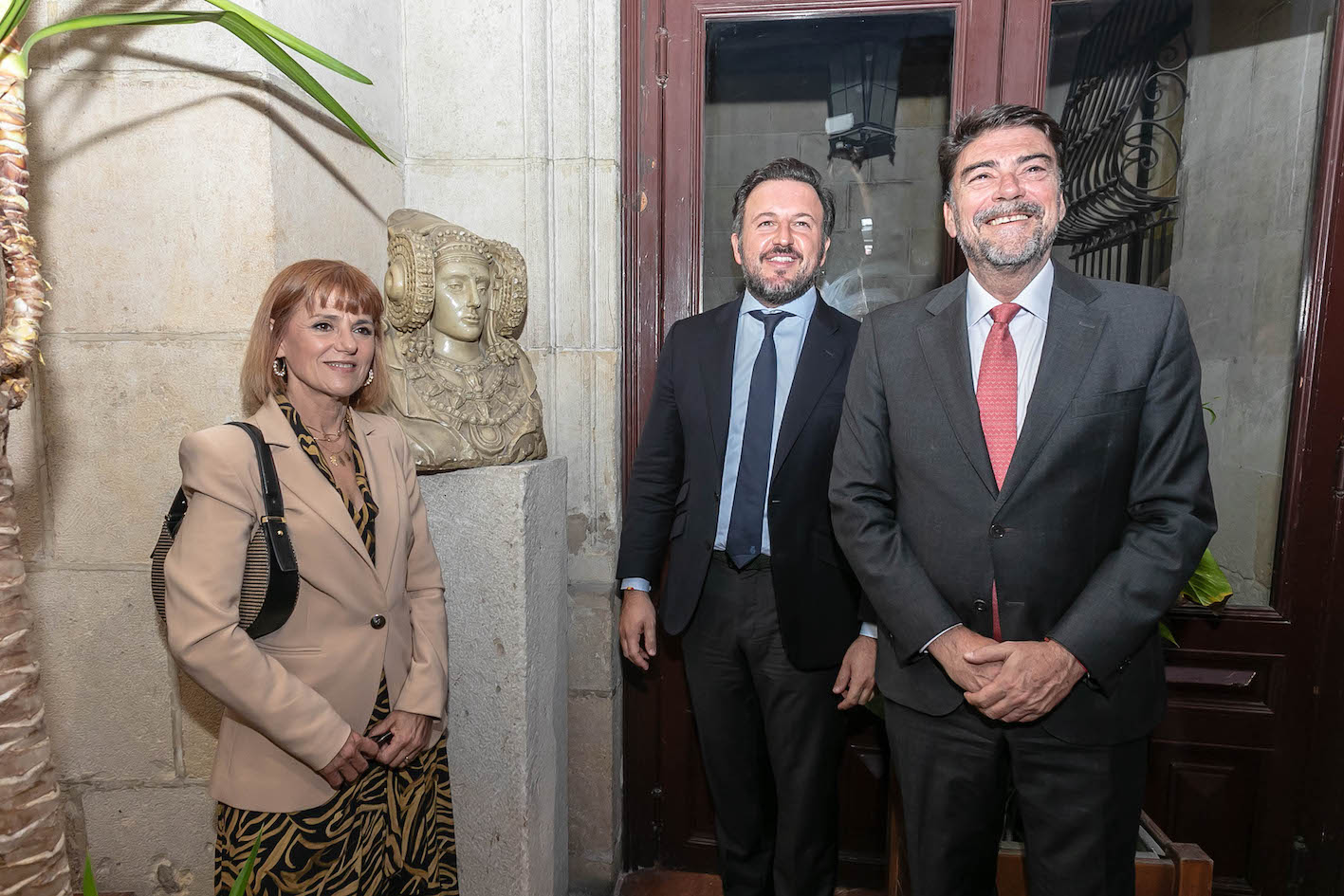 El alcalde de Elche Pablo Ruz, con la primera teniente de Alcalde Aurora Rodill y el alcalde de Alicante Luis Barcala.