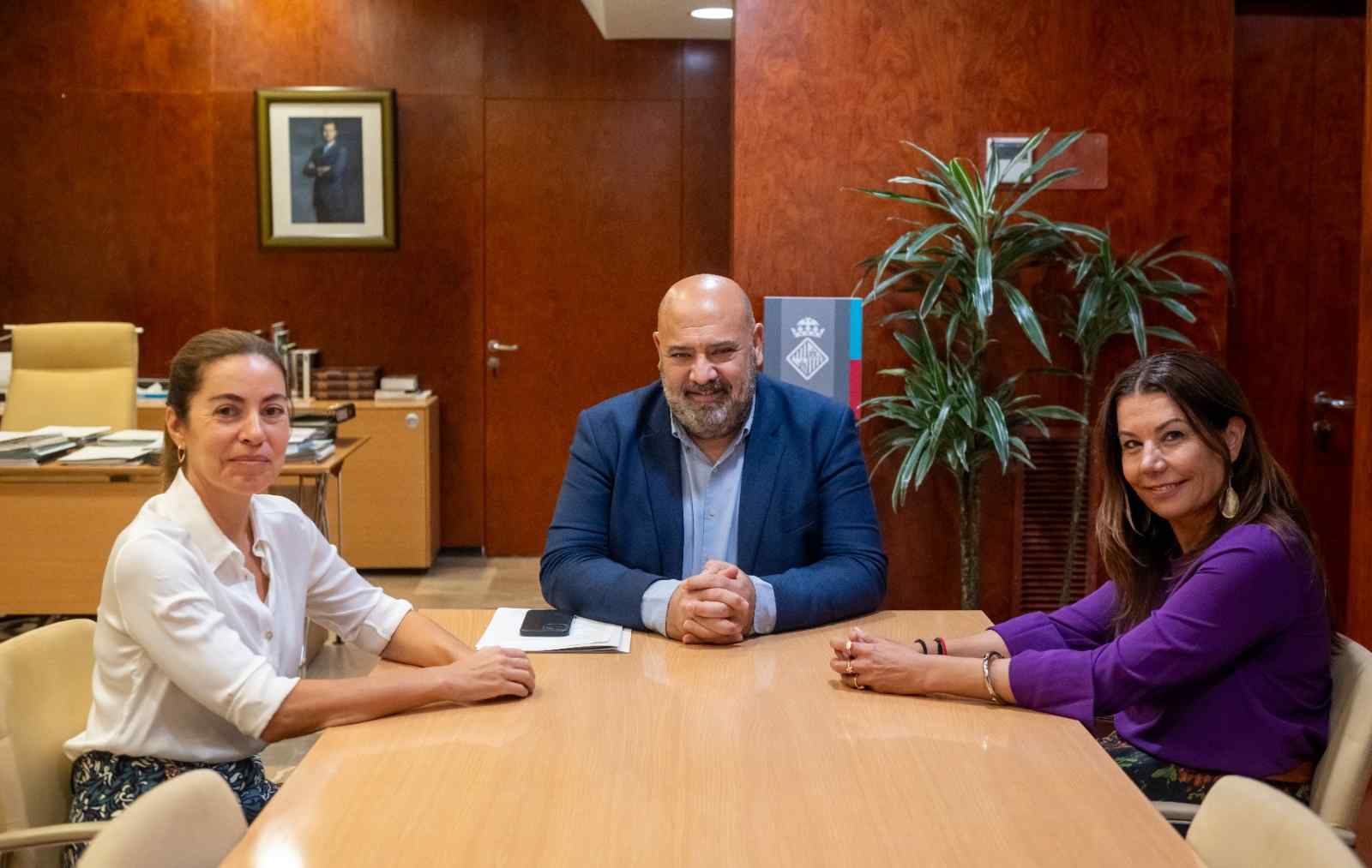 Jaime Martínez se ha reunido este miércoles con María José Pons, hija del ilustre político palmesano Félix Pons.