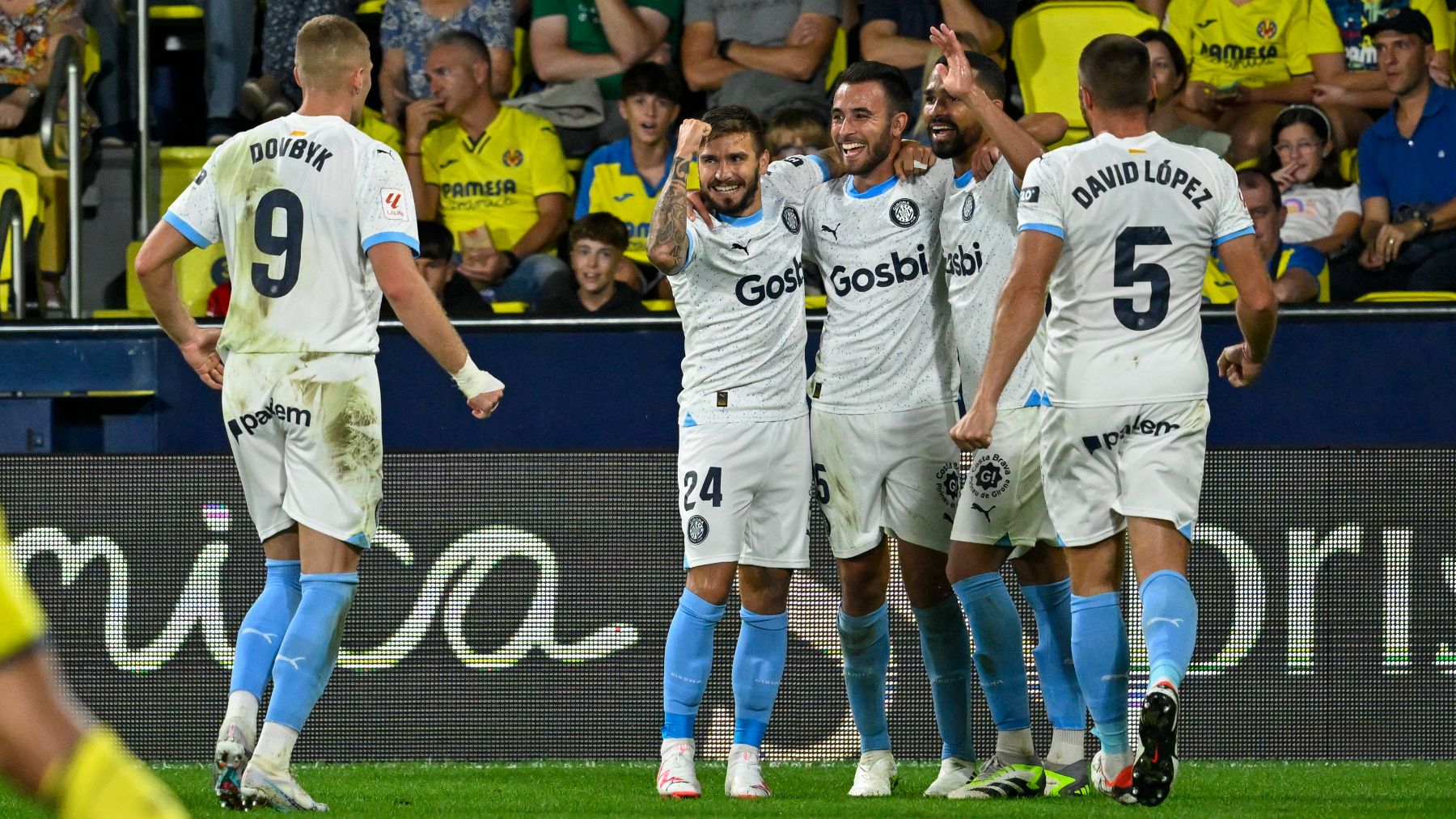 Los jugadores del Girona celebran un gol en Villarreal (EFE)