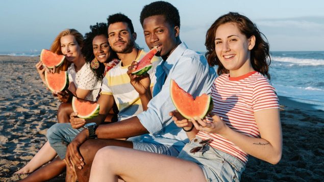 Los tipos de amigos que debes tener para ser feliz según un profesor de Harvard