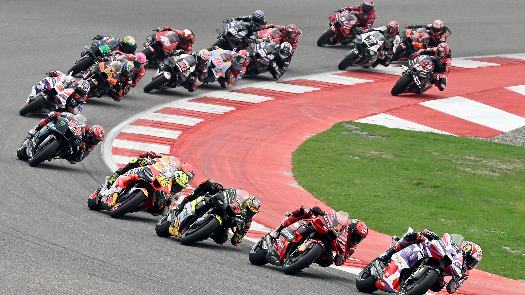 Los pilotos de MotoGP durante el GP de la India. (Getty)
