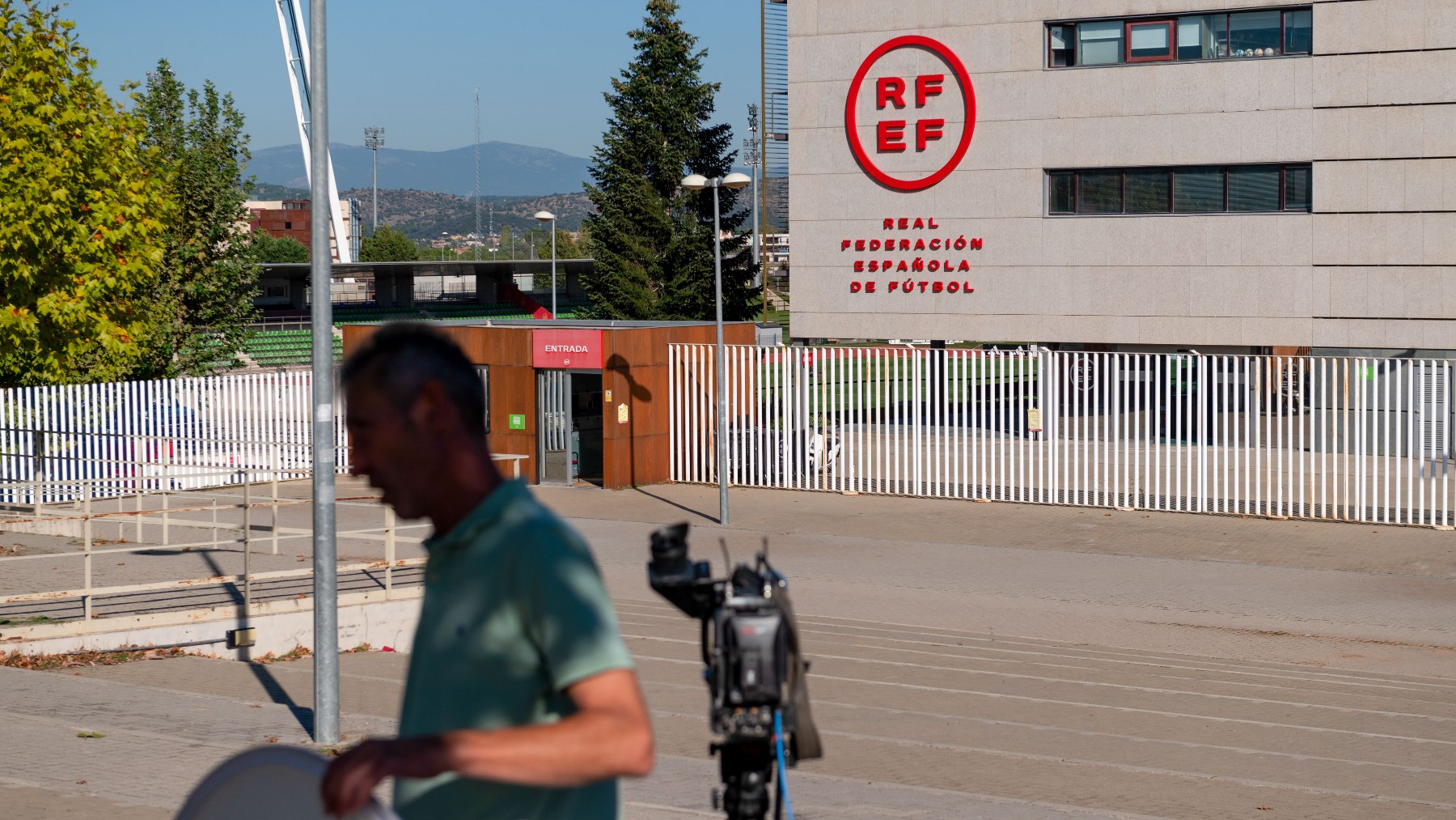 Registro en la sede de la RFEF. (EFE)