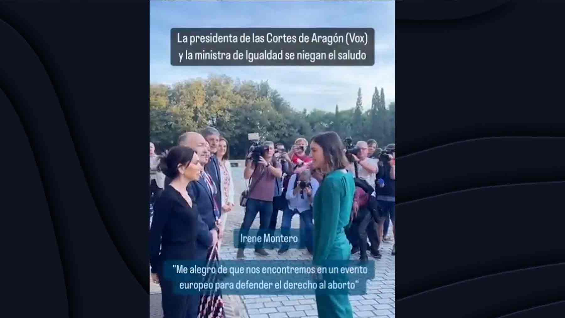 Marta Férnandez e Irene Montero en el desencuentro en el saludo protocolario en el Palacio de la Aljafería, en Zaragoza