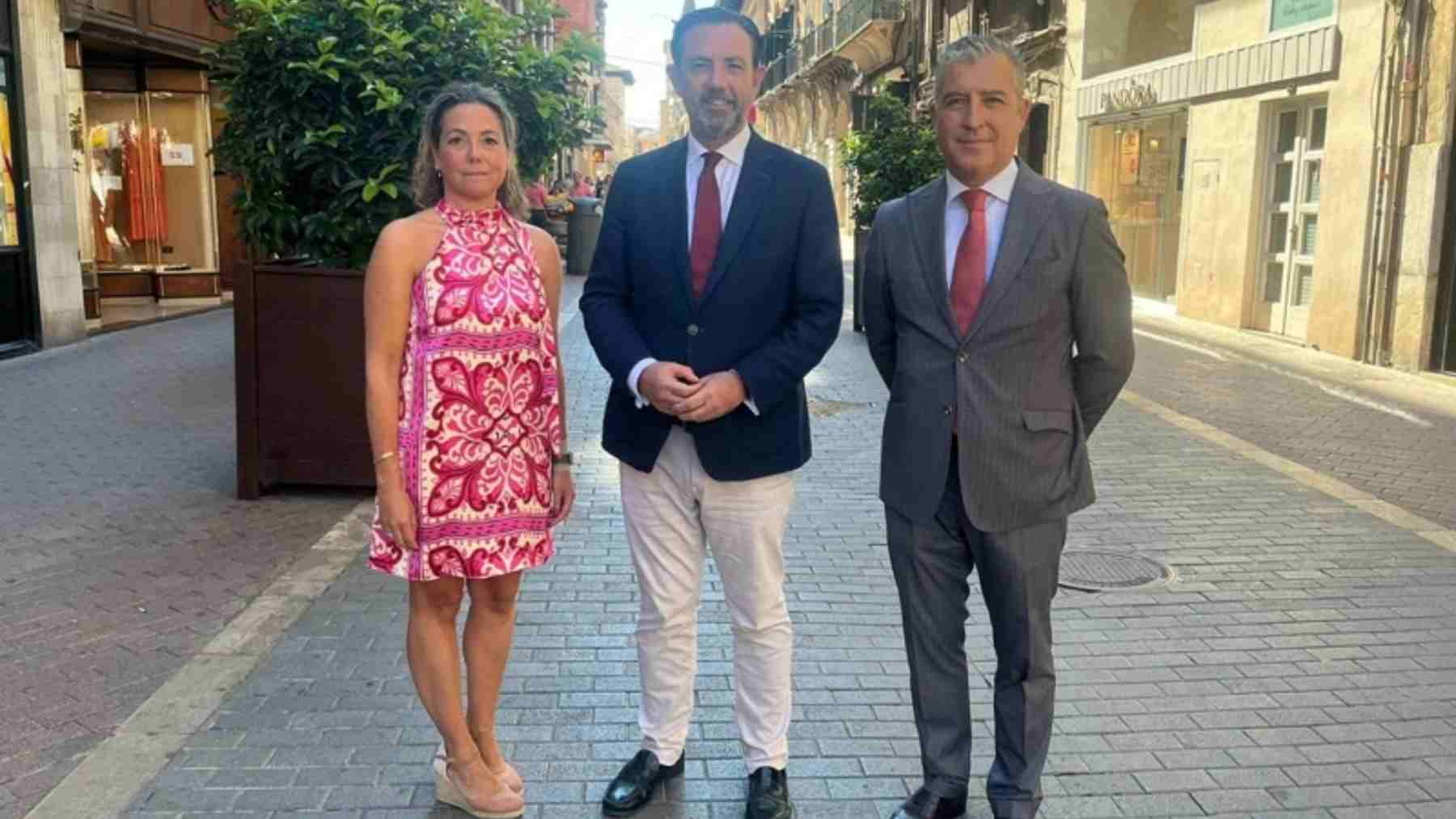 El conseller Sáenz de San Pedro en la presentación de la nueva campaña de bonos comerciales.