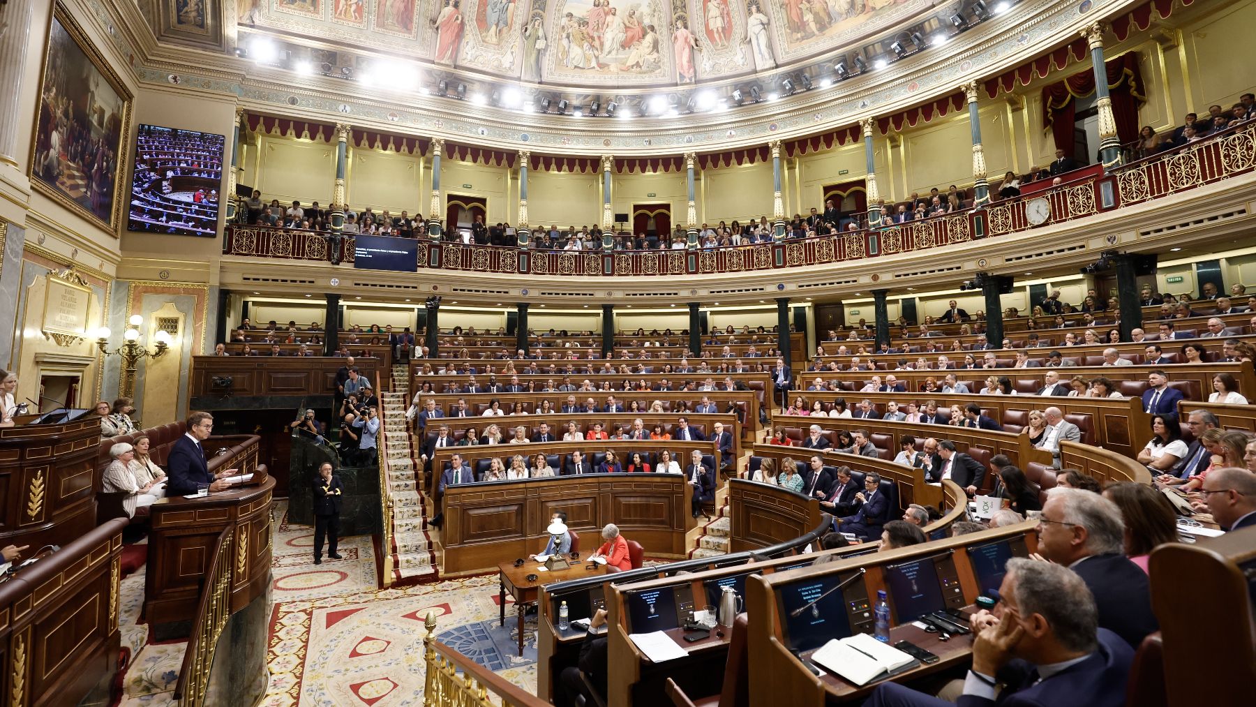 Pleno del Congreso durante la investidura de Feijóo. (Foto: EFE)