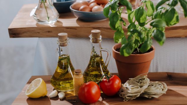 Este supermercado pasa de la subida del precio del aceite de oliva virgen extra: 7 € el litro