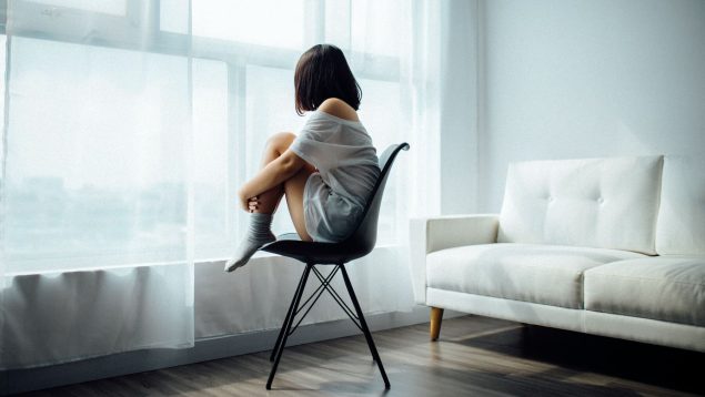 Esto es lo que le pasa a tu cuerpo cuando no sales de casa: presta atención