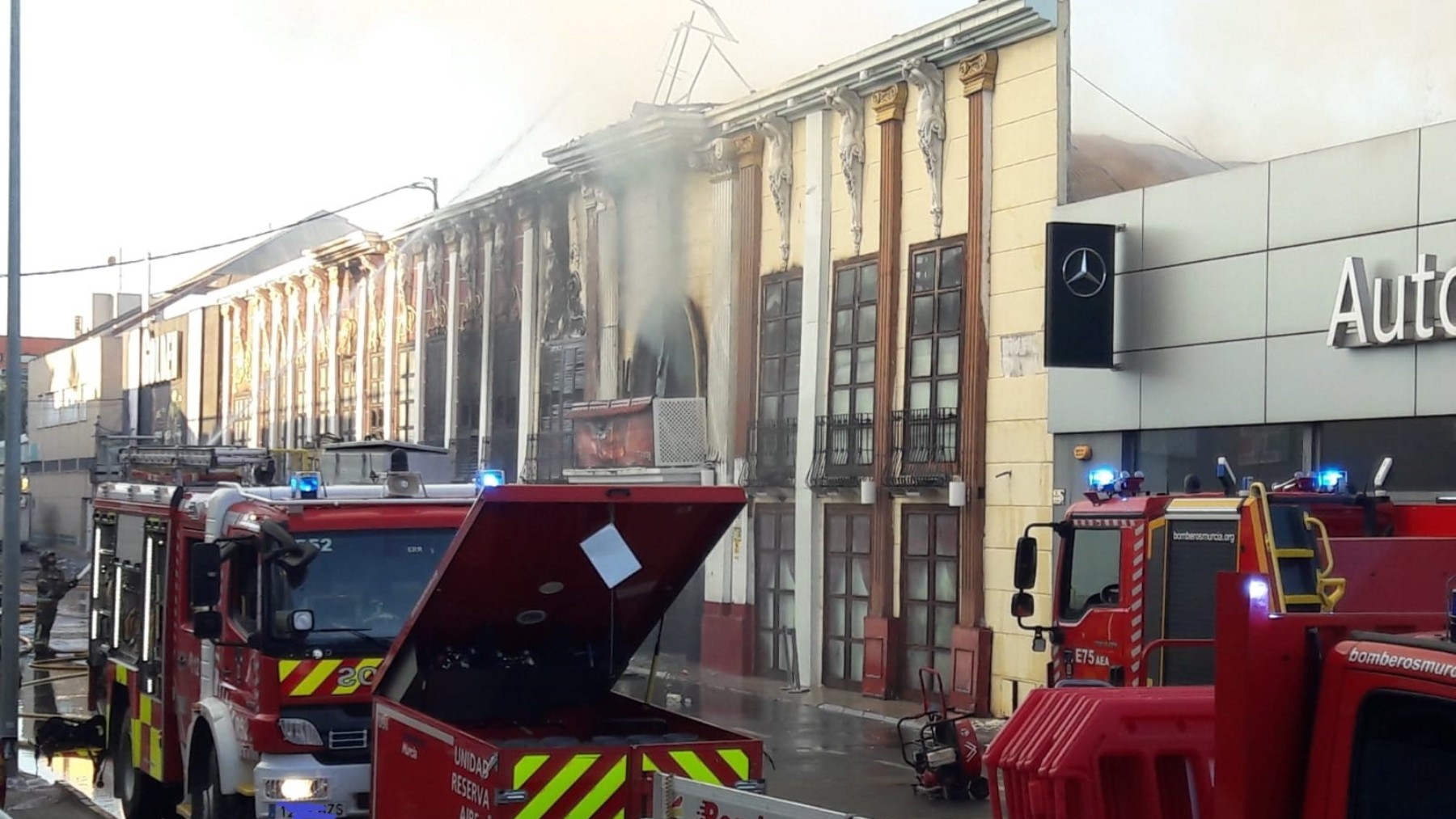 Imagen de la fachada de la discoteca tras el incendio