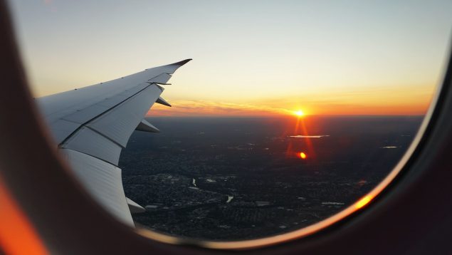 Las ventanas de los aviones nunca son cuadradas y hay una razón