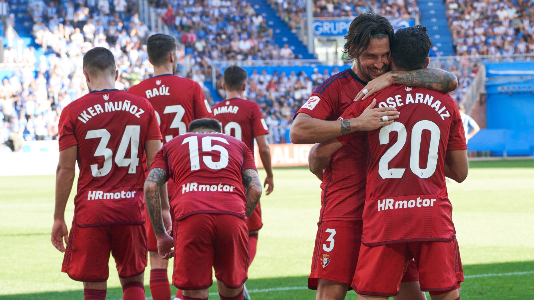Los jugadores de Osasuna celebran un gol. (EFE)