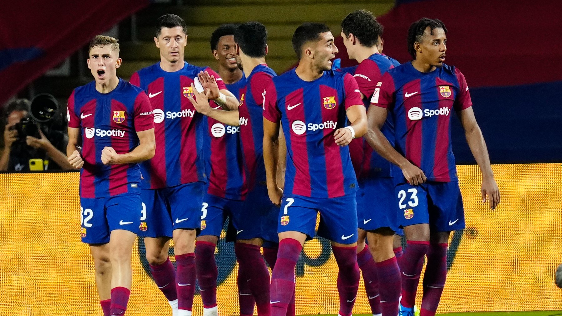 Los jugadores del Barcelona celebran el gol ante el Sevilla. (EFE)