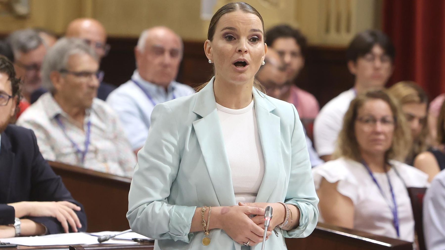 Marga Prohens durante el pleno del Parlament.