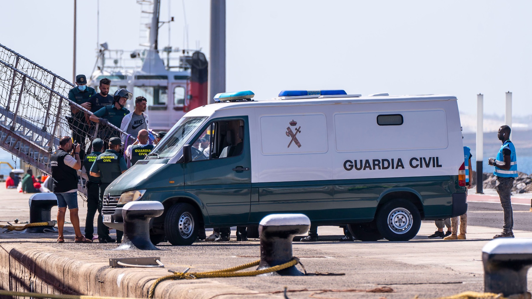 Los migrantes llegan a Fuerteventura después de haber sido rescatados (Foto: Europa Press).