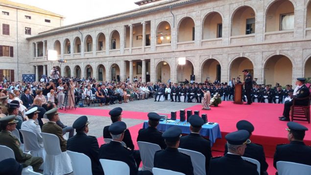 Celebración del Día de la Policía Nacional en el patio de la Misericordia, Palma.