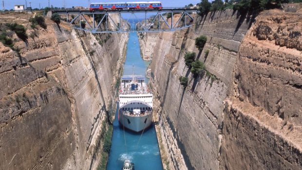 Canal en Grecia