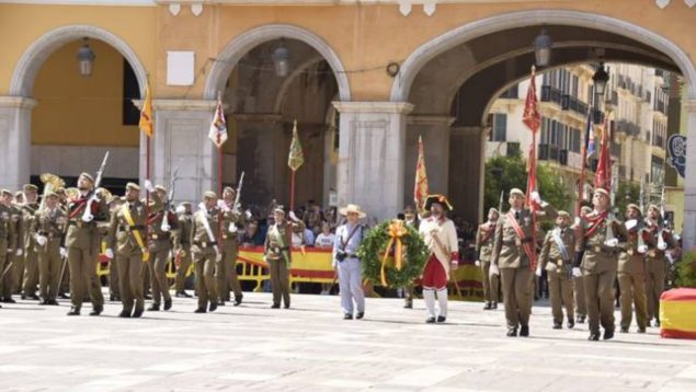Día de la Fiesta Nacional: el izado de bandera en el centro de Palma y la rabia de los independentistas