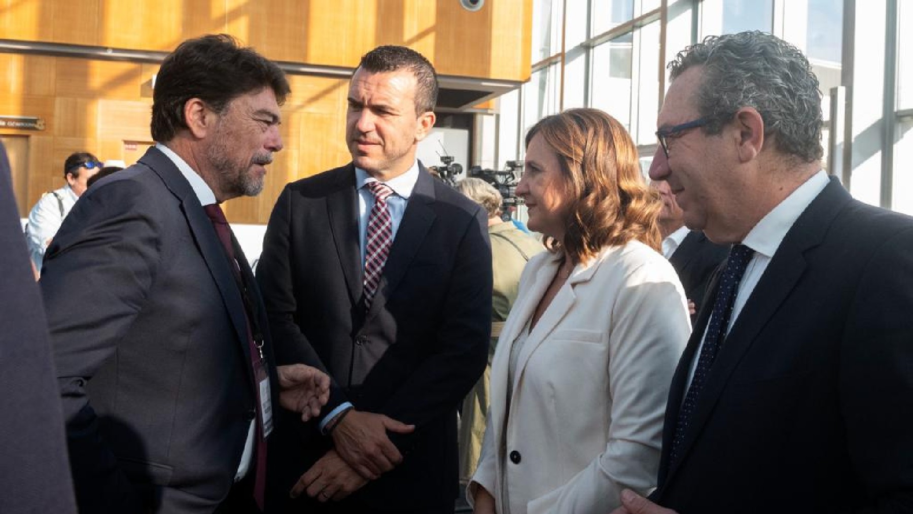 La alcaldesa de Valencia con el alcalde de Alicante y los presidentes de las diputaciones de Valencia y Alicante, este miércoles.