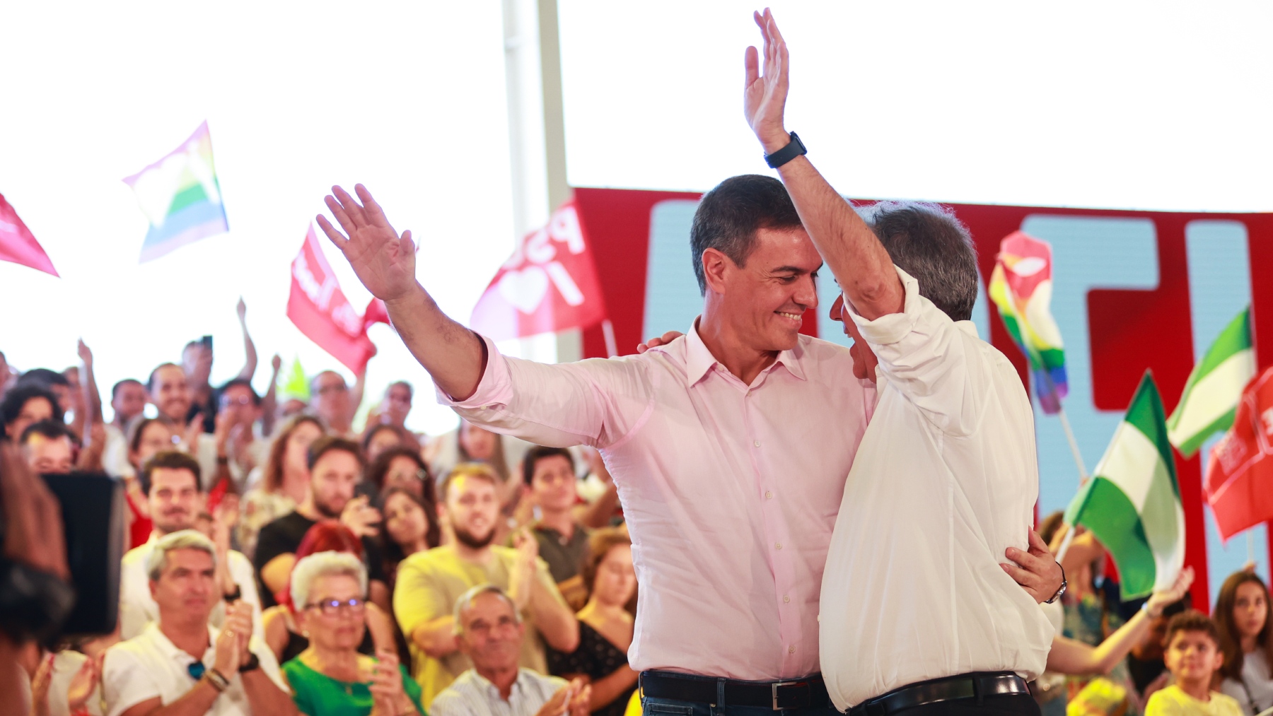 Pedro Sánchez y Juan Espadas en un mitin del PSOE en La Rinconada, Sevilla (EUROPA PRESS).