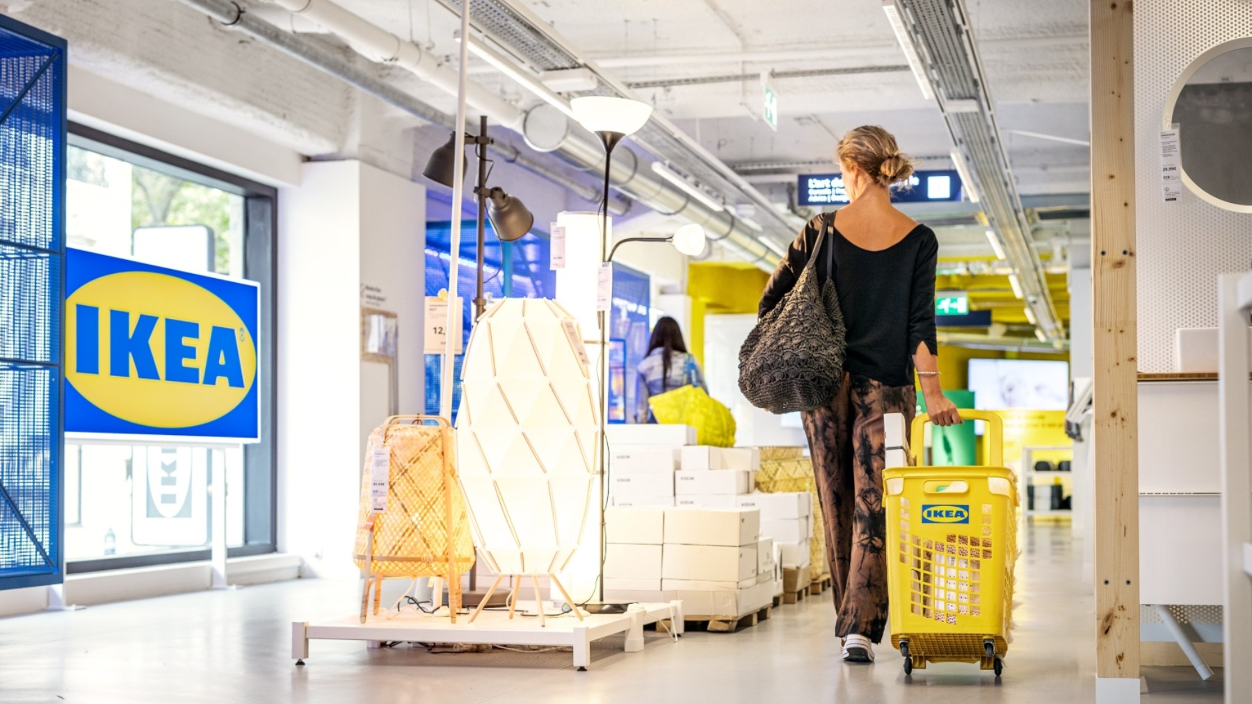 Una mujer comprando en Ikea. (Foto: Ep)