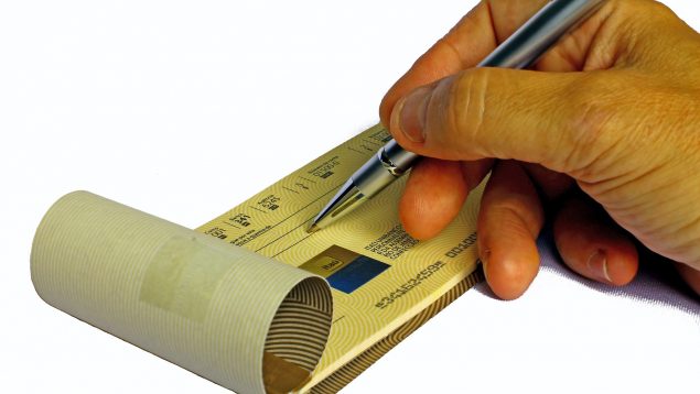Así puedes detectar un cheque falso: tenlo en cuenta por si te quieren estafar