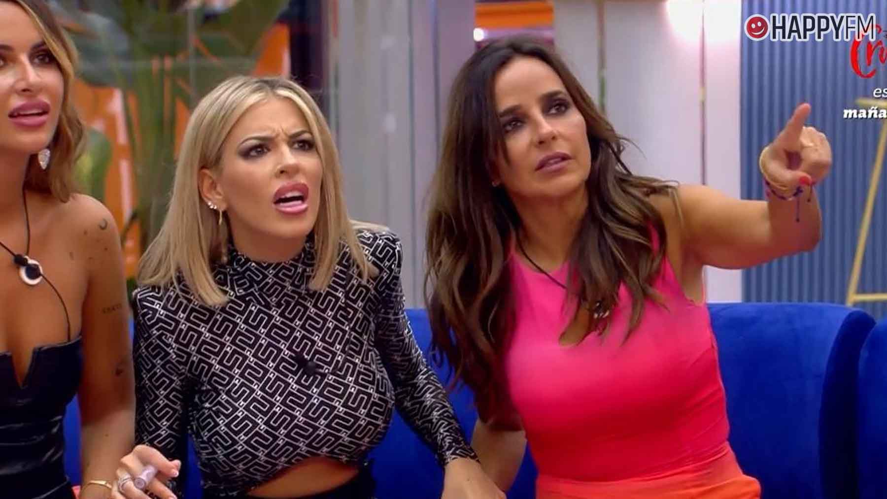 Oriana marzoli-culazo bikinero en la piscina(instagram 05-06-22)