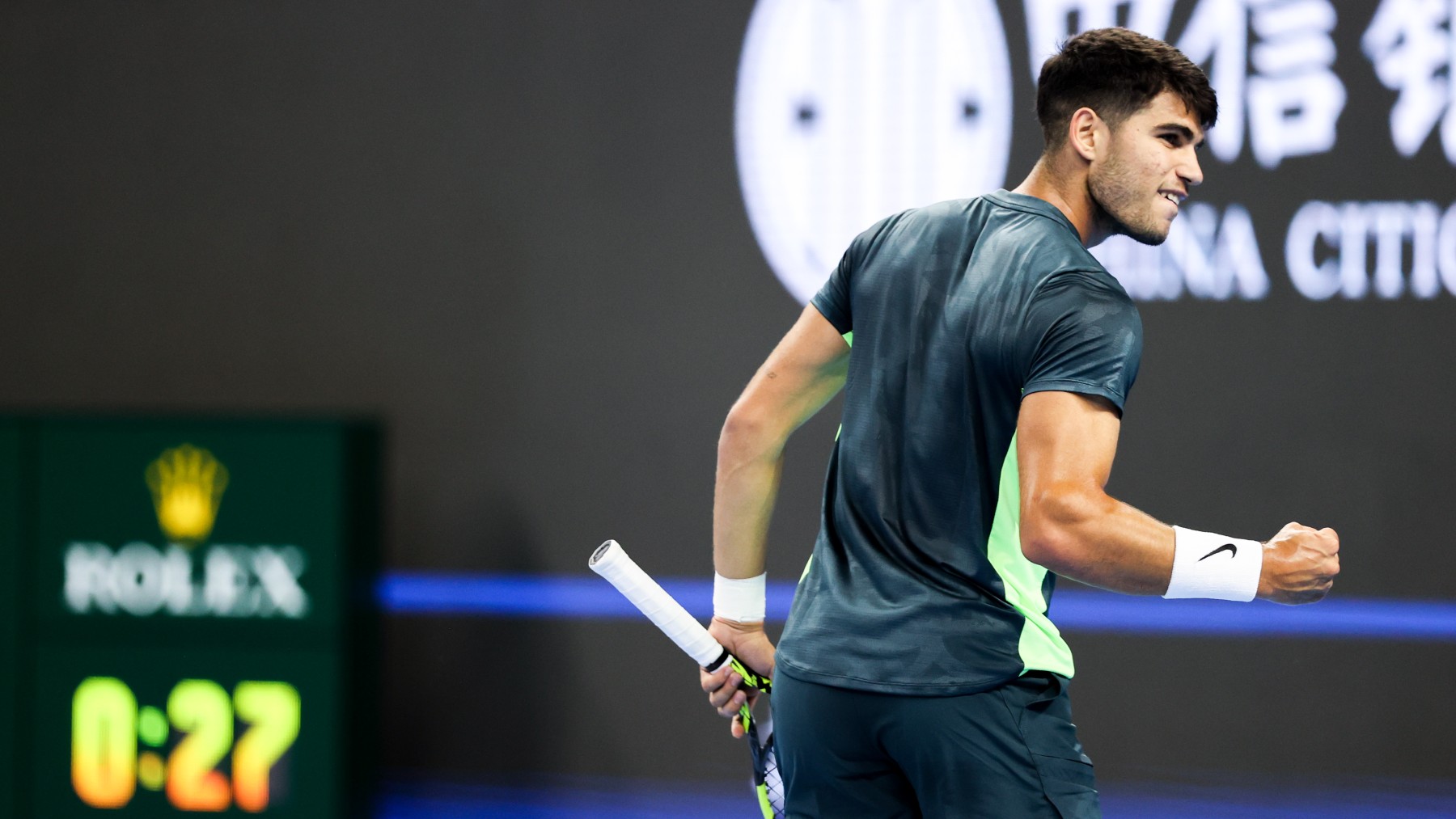 Carlos Alcaraz saca el puño tras un punto ganado. (Getty)