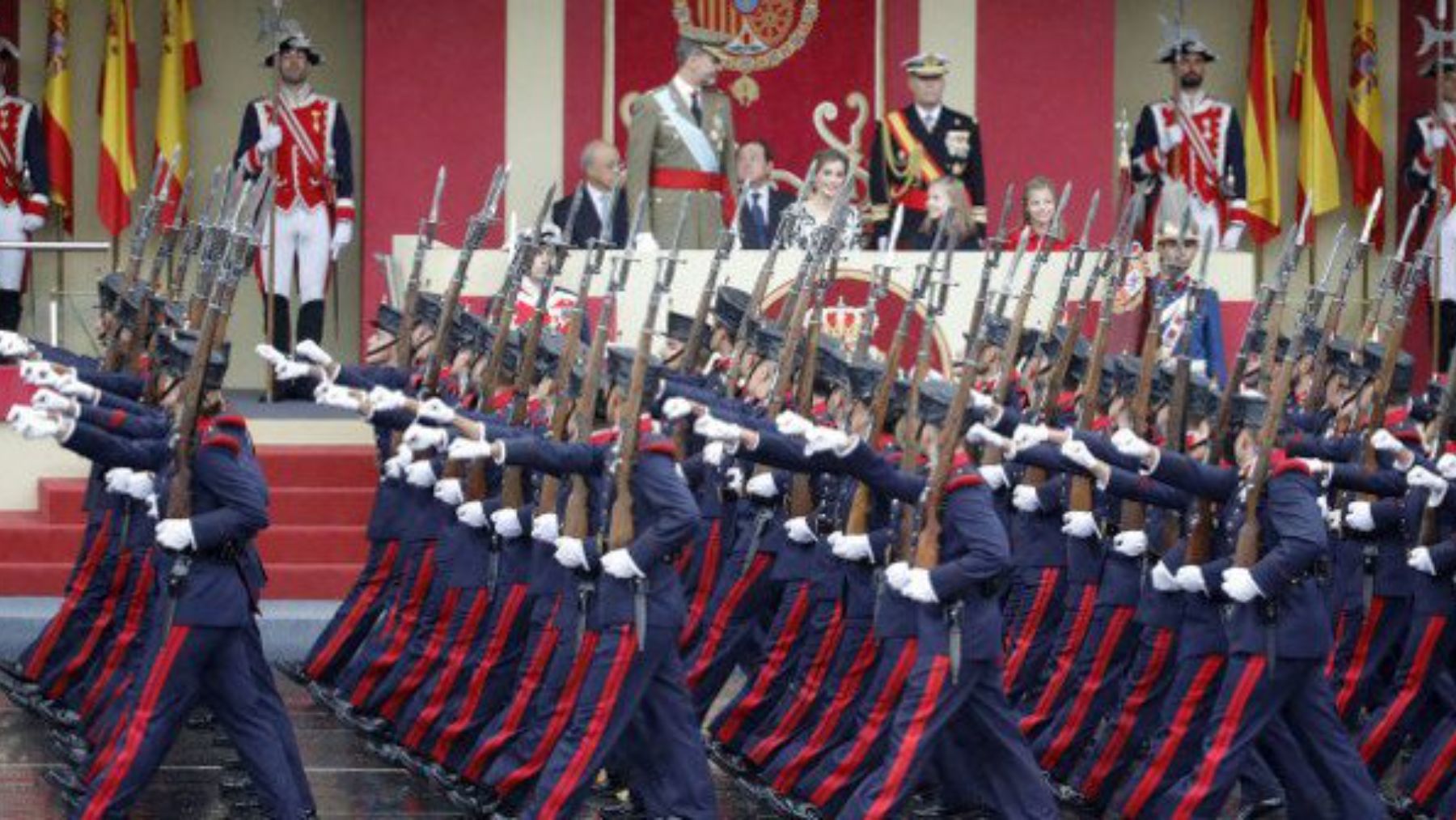 Militares en el 12 de octubre.