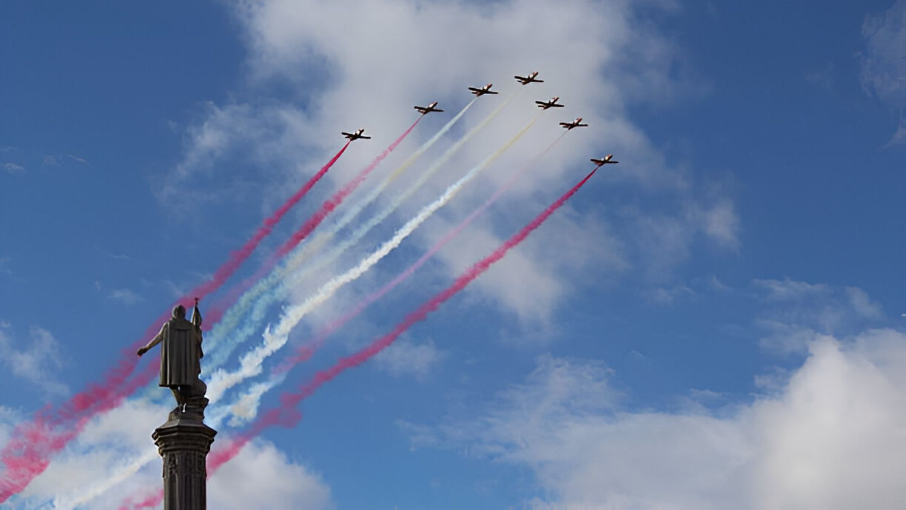 Aviones en el desfile del Día de la Hispanidad.