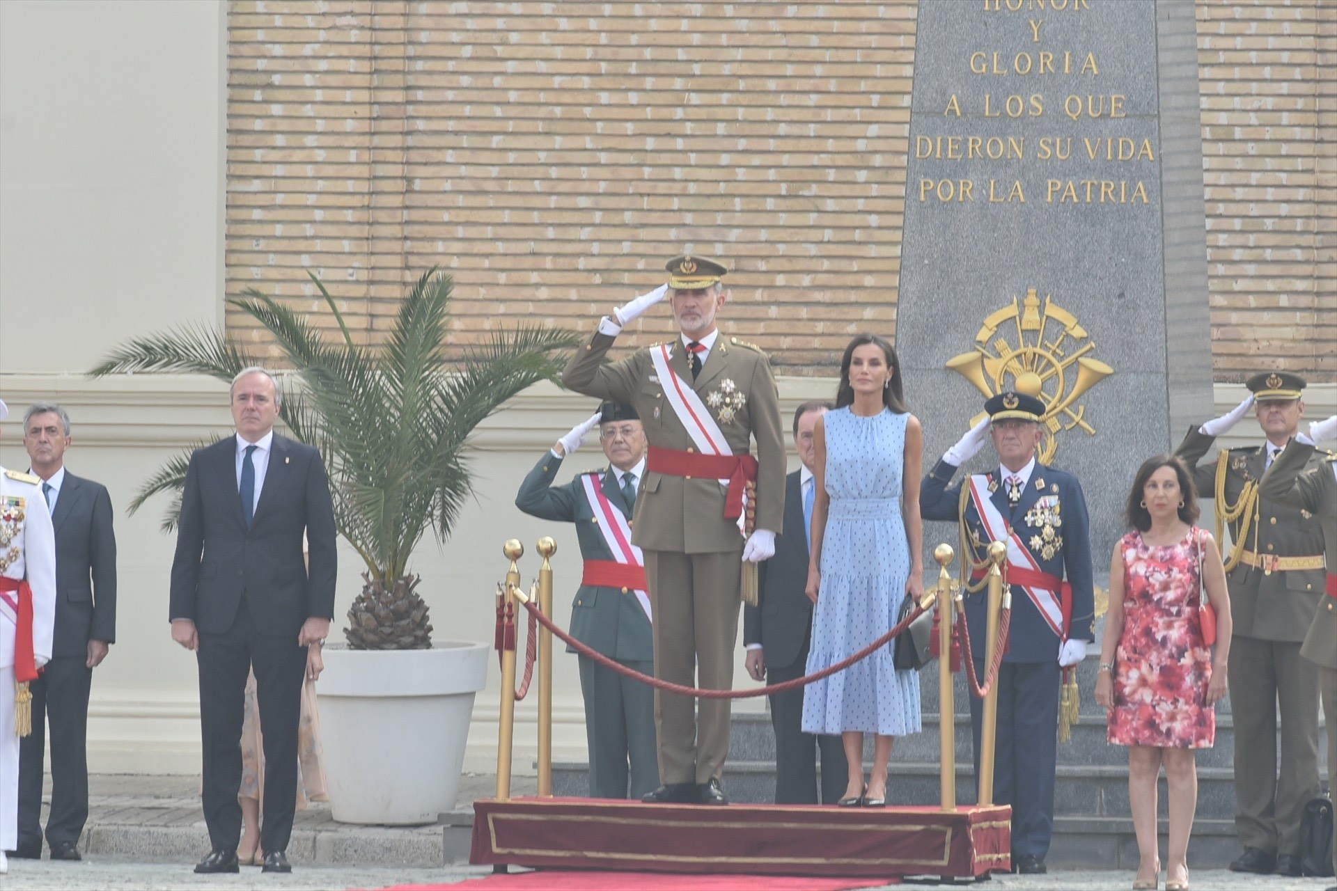Los Reyes durante la jura de bandera de la Princesa Leonor.