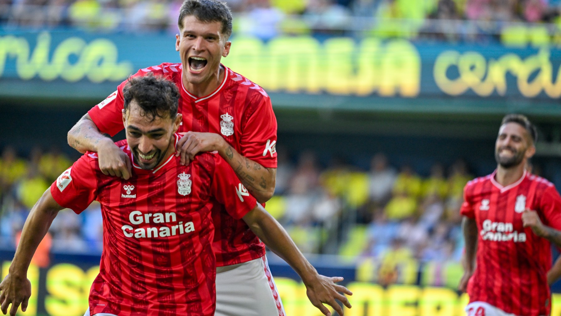 Los jugadores de Las Palmas celebra un gol ante el Villarreal (EFE)
