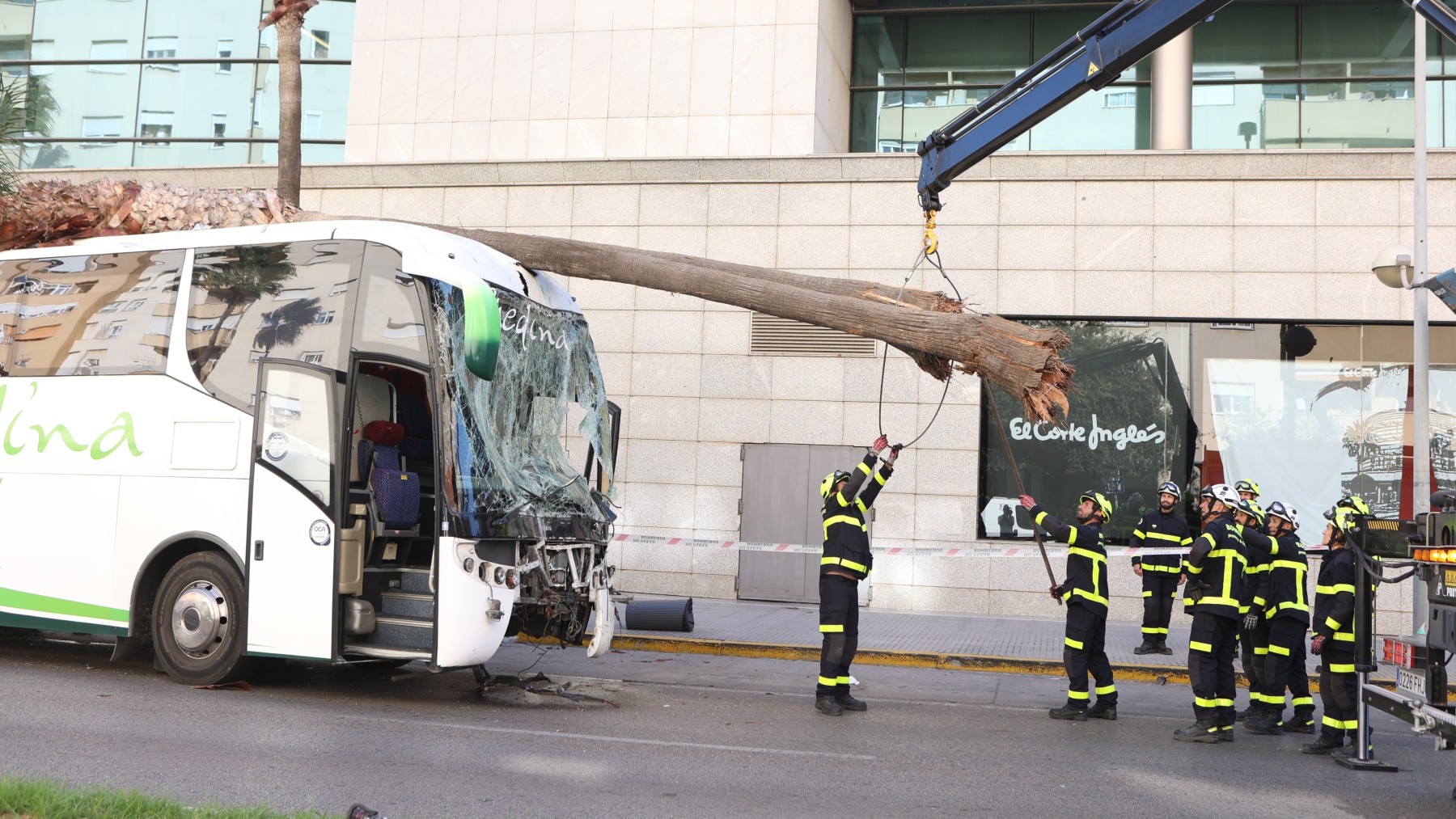 Accidente de autobús en Cádiz con al menos tres muertos (EUROPA PRESS).