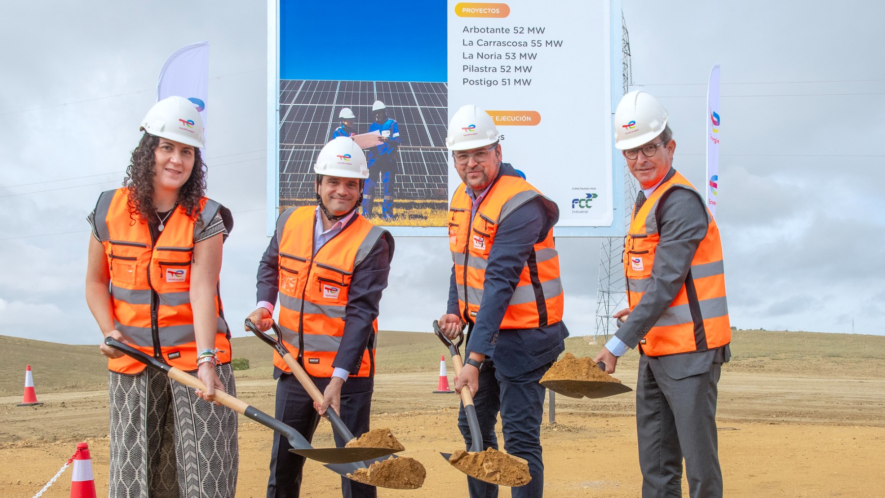 Con esta nuevas plantas solares de Totalenergies se contribuirá «a crear un entorno más sostenible e impulsando las energías renovables en la región andaluza