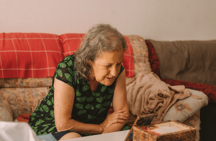 Siempre Acompañados, el programa de Fundación “la Caixa” que busca aliviar la soledad de las personas mayores