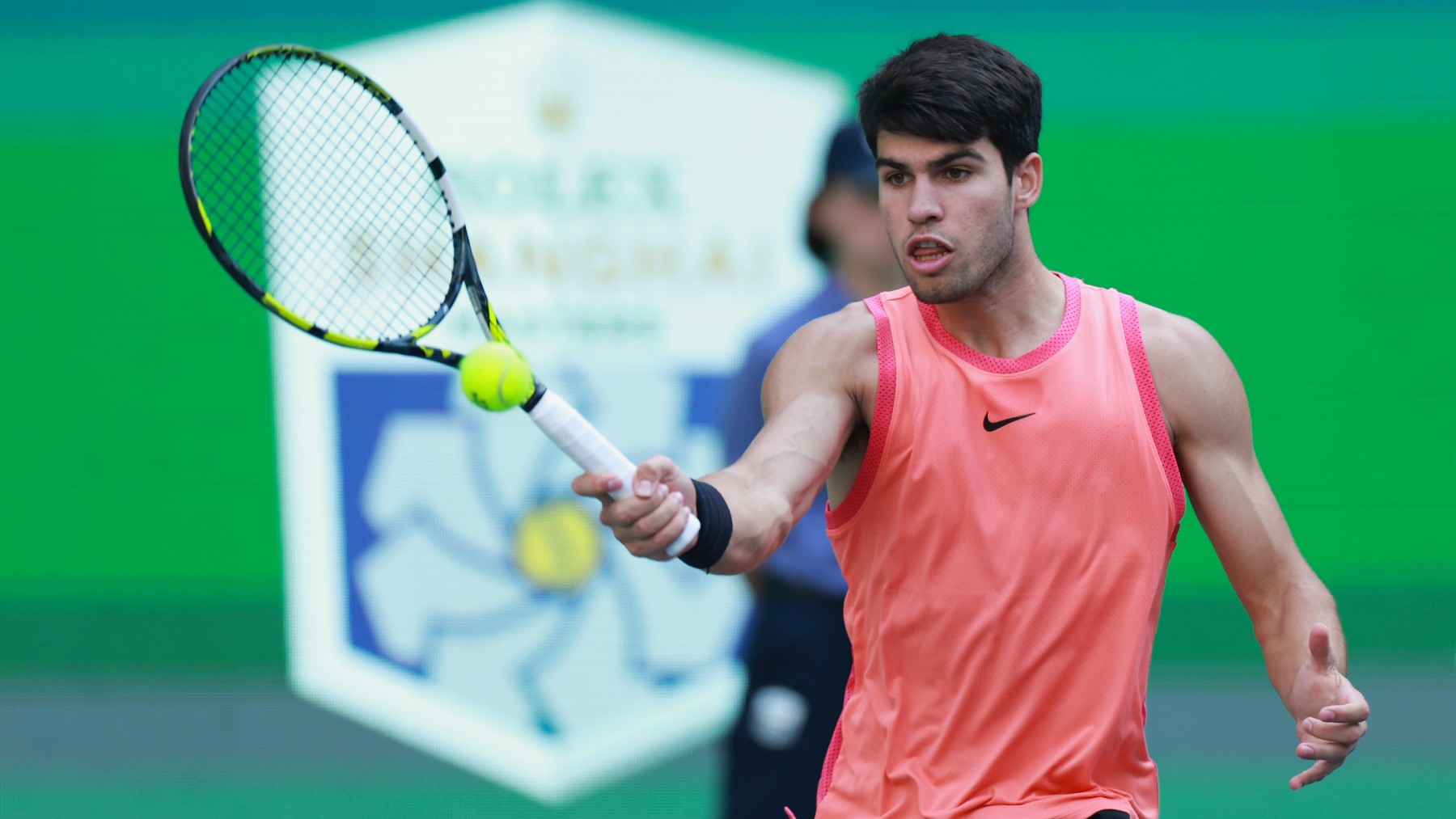 Carlos Alcaraz, en un partido en el Masters 1000 de Shanghai. (Getty)