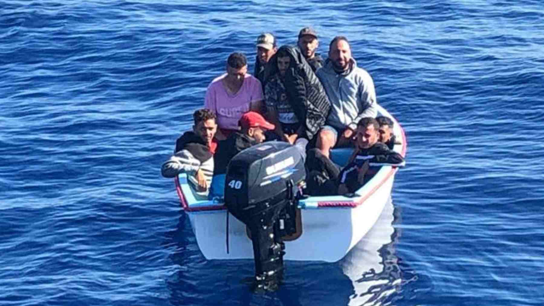 Patera con inmigrantes ilegales llegando a España (Foto: Europa Press).