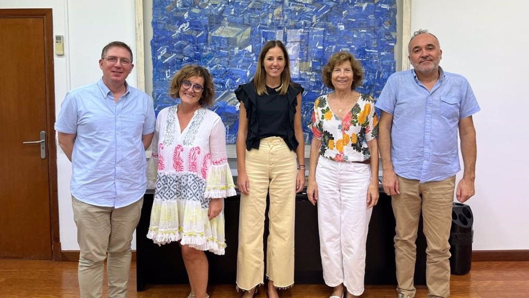 La vicepresidenta del Consell, Antònia Roca, con representantes del sector cultural.
