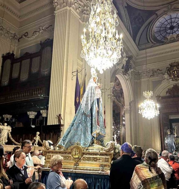 Las imágenes de la espectacular salida del Rosario de la Aurora y su llegada al Pilar de Zaragoza